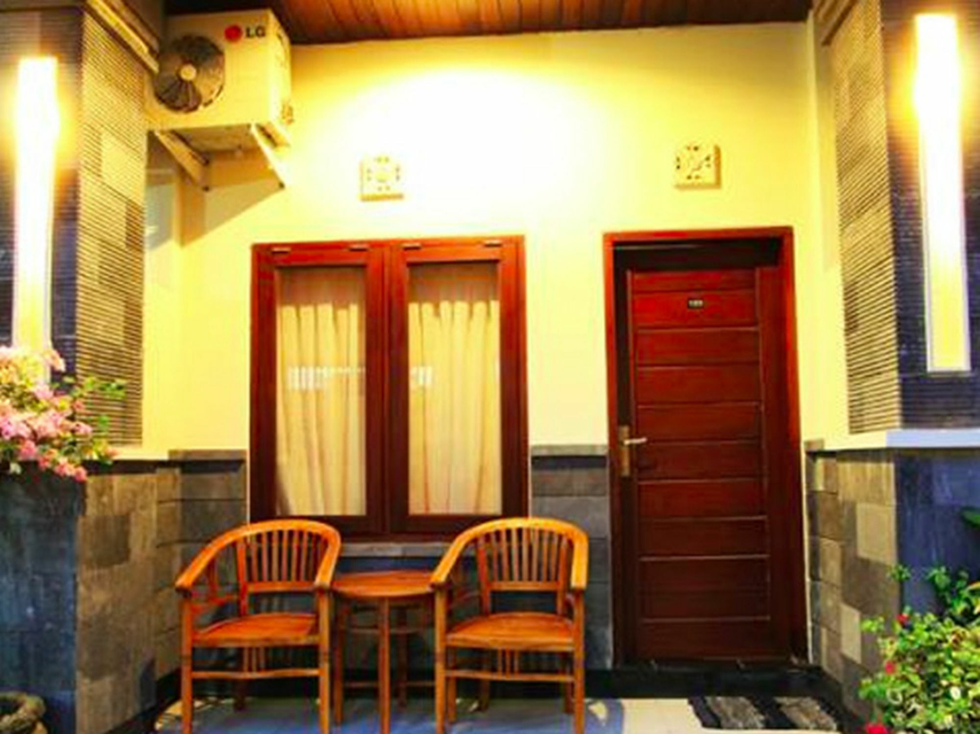 Surya Inn Kuta Lombok Exterior foto